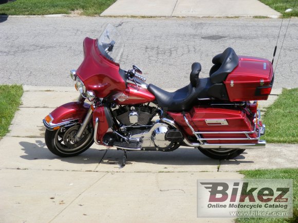 2005 Harley-Davidson FLHTCUI Utra Classic Electra Glide photo
